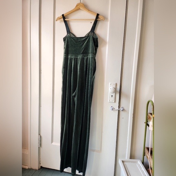 Abercrombie & Fitch Dark Green Velvet Bow Wide-Leg Jumpsuit - Picture 4 of 8